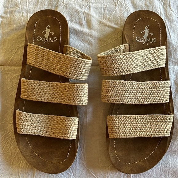 Corky’s 3 banded sandals. Size 7. - Picture 2 of 5